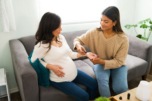 pregnant-woman-using-essential-oils